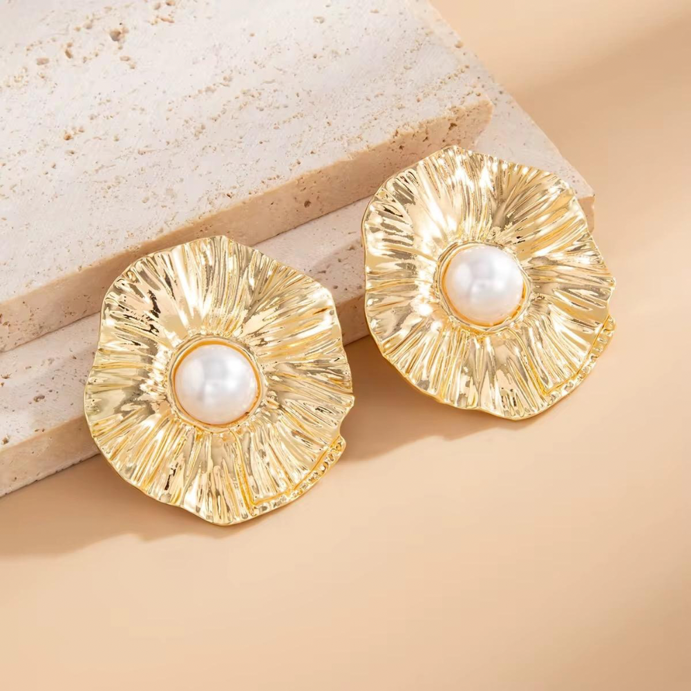 گوشواره میخی گل مرواریدی